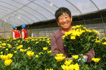 新春走基层 |春节不打烊 他们用心守护乡村电力安全(图3) 新春走基层 |春节不打烊 他们用心守护乡村电力安全(图3)