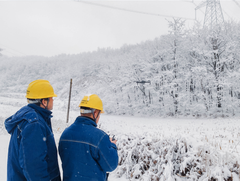 国网陕西电力:全力以赴抗击雨雪冰冻 电力保供守护万家温暖(图2) 国网陕西电力:全力以赴抗击雨雪冰冻 电力保供守护万家温暖(图2)