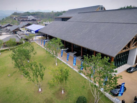 国网重庆电力公司：搭建车辆展览平台助力新能源车出行替代(图1)