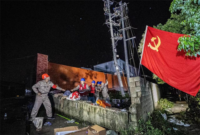 国网福建电力召开“旗帜领航•新时代红色堡垒”工程现场推进会(图5) 国网福建电力召开“旗帜领航•新时代红色堡垒”工程现场推进会(图5)